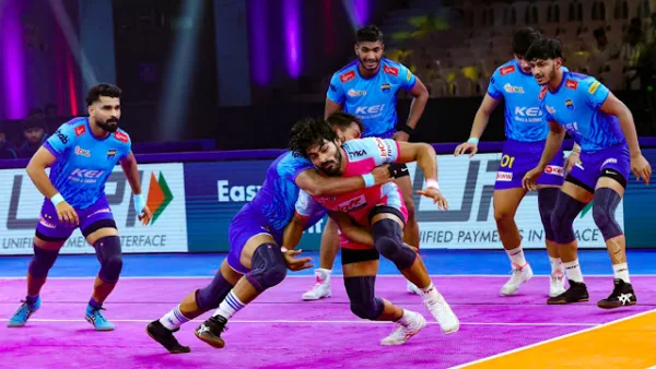 पीकेएल-12 : 18वें मिनट में समाधी की चार अंक की रेड ने बंगाल वारियर्स पर जयपुर पिंक पैंथर्स की जीत पक्की की